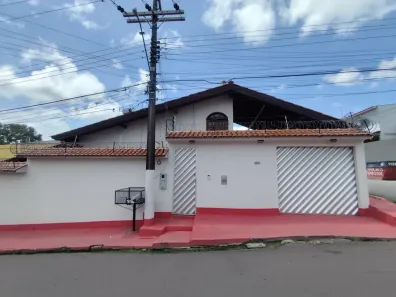 Casa com 3 Quartos para alugar, 200m² no Japiim, Manaus