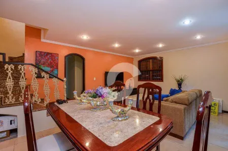 Casa com 4 Quartos à venda, 200m² no Maravista, Niterói