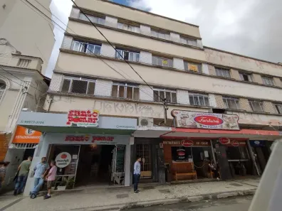 Apartamento com 3 Quartos para alugar, 84m² no Centro, Juiz de Fora