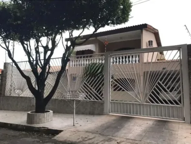 Sobrado com 3 Quartos à venda, 304m² no Jardim Tropical, Cuiabá