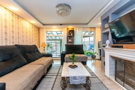 Sobrado com 5 Quartos à venda, 415m² no Orleans, Curitiba