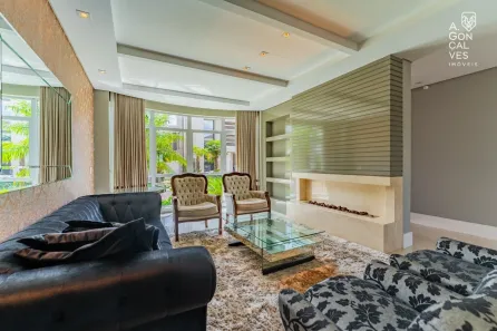 Casa de Condomínio com 3 Quartos para alugar, 311m² no Uberaba, Curitiba