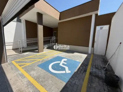 Ponto Comercial com 8 Quartos à venda, 270m² no Osvaldo Rezende, Uberlândia