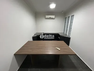 Ponto Comercial para alugar, 12m² no Cazeca, Uberlândia