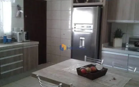 Sobrado com 3 Quartos à venda, 194m² no Jardim Imperial, Maringá