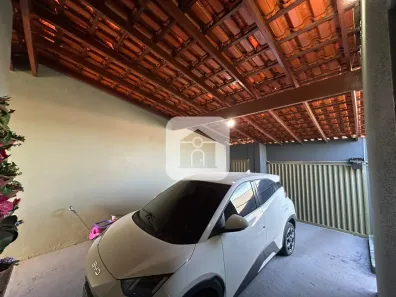 Casa com 3 Quartos para alugar, 118m² no Laranjeiras, Uberlândia