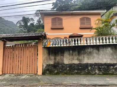 Casa com 3 Quartos para alugar, 117m² no Bingen, Petrópolis