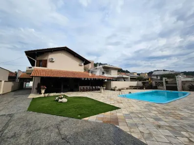 Casa com 4 Quartos para alugar, 204m² no Barra do Rio Cerro, Jaraguá do Sul