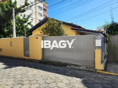 Kitnet para alugar, 16m² no Trindade, Florianópolis