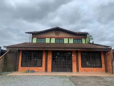 Sobrado com 3 Quartos à venda, 274m² no Morro do Meio, Joinville