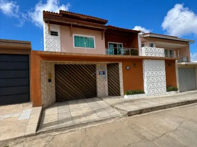 Casa com 3 Quartos para alugar, 240m² no Candeias, Vitória da Conquista