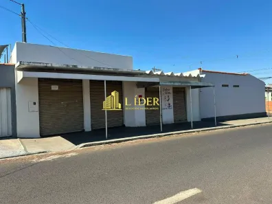 Casa com 3 Quartos à venda, 230m² no Laranjeiras, Uberlândia