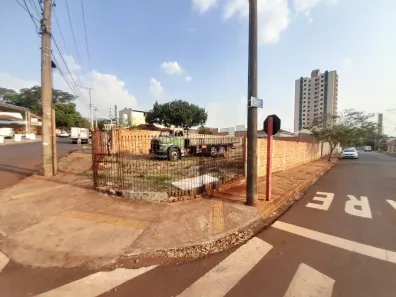 Imóvel Comercial com 2 Quartos à venda, 695m² no Vila Suconasa, Araraquara