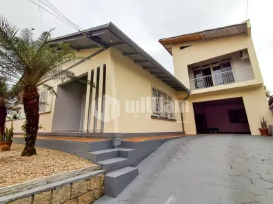 Casa com 5 Quartos à venda, 220m² no Centro I, Brusque
