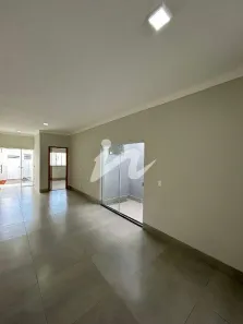 Casa com 2 Quartos para alugar, 68m² no São Jorge, Uberlândia