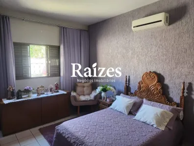 Casa com 3 Quartos à venda, 156m² no Santa Mônica, Uberlândia