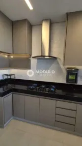 Apartamento com 3 Quartos para alugar, 110m² no Osvaldo Rezende, Uberlândia