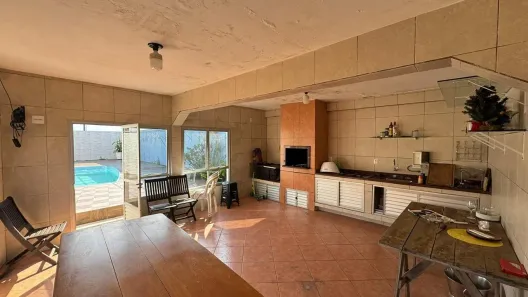 Casa com 4 Quartos para alugar, 320m² no Balneário, Florianópolis