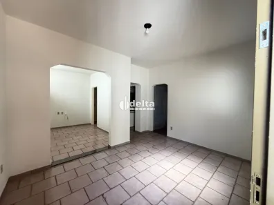 Casa com 3 Quartos para alugar, 212m² no Tibery, Uberlândia
