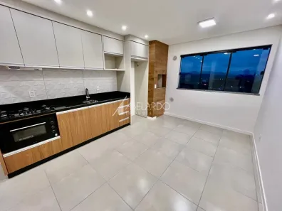 Apartamento com 2 Quartos para alugar, 57m² no Água Verde, Blumenau