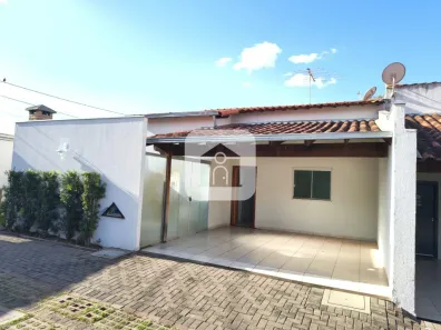 Casa de Condomínio com 3 Quartos para alugar, 107m² no Umuarama, Uberlândia