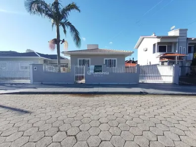 Casa com 4 Quartos para alugar, 146m² no Centro, Palhoça