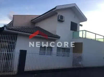 Sobrado com 4 Quartos à venda, 180m² no Jardim Alvorada, Maringá