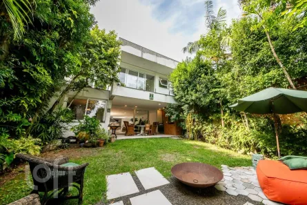 Sobrado com 4 Quartos à venda, 427m² no Três Figueiras, Porto Alegre