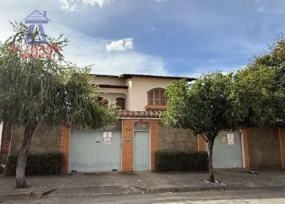 Casa com 3 Quartos para alugar, 370m² no Melo, Montes Claros