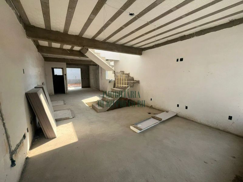 Casa com 3 quartos — Planalto, Belo Horizonte