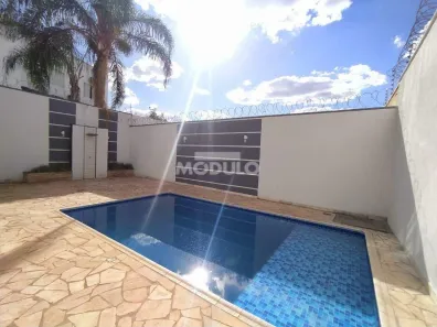 Casa com 3 Quartos para alugar, 180m² no Jardim Inconfidência, Uberlândia
