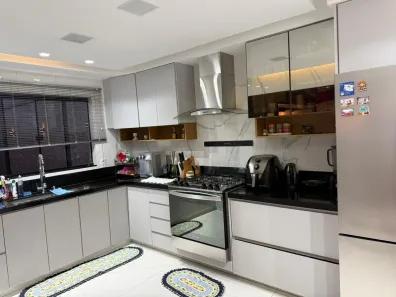 Sobrado com 4 Quartos à venda, 265m² no Jardim Ana Lúcia, Goiânia