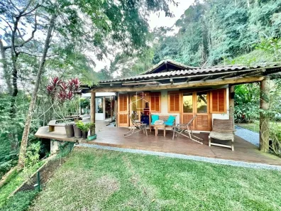 Casa de Condomínio com 3 Quartos para alugar, 260m² no Pedro do Rio, Petrópolis