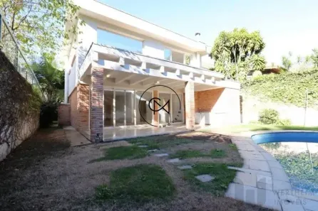 Sobrado com 4 Quartos para venda ou aluguel, 460m² no Alto de Pinheiros, São Paulo