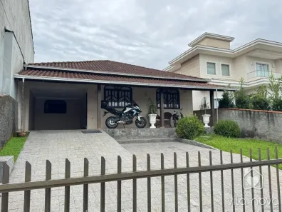 Casa com 3 Quartos à venda, 150m² no Vila Nova, Joinville
