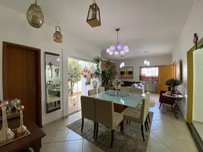 Casa de Condomínio com 3 Quartos à venda, 210m² no Jardim Inconfidência, Uberlândia