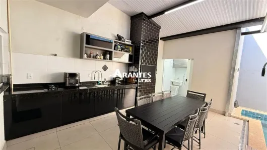 Casa com 2 Quartos à venda, 109m² no Jardim Ipanema, Uberlândia