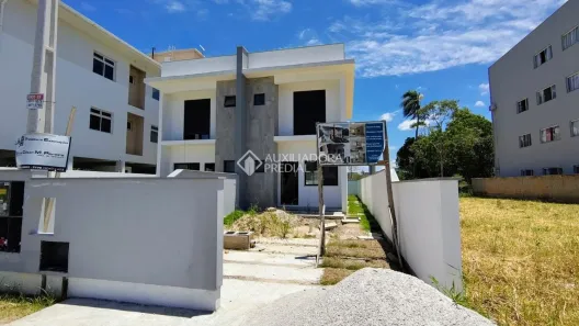 Sobrado com 3 Quartos à venda, 90m² no Sertão do Maruim, São José