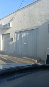 Casa com 2 Quartos para alugar, 79m² no Saci, Teresina
