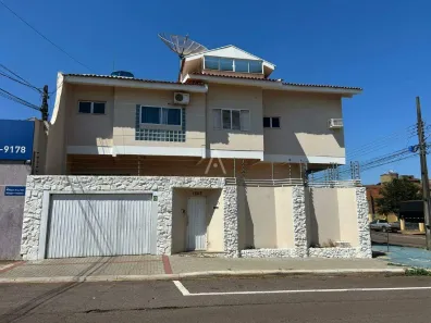 com 4 Quartos para alugar, 420m² no Maria Luiza, Cascavel