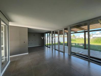 Casa de Condomínio com 3 Quartos à venda, 210m² no Laranjal, Pelotas