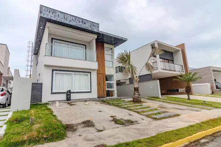 Casa de Condomínio com 3 Quartos à venda, 620m² no Santa Regina, Camboriú