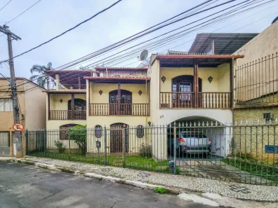 Casa com 3 Quartos à venda, 211m² no Santa Cecília, Juiz de Fora