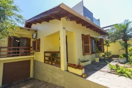 Casa com 4 Quartos à venda, 227m² no Chácara das Pedras, Porto Alegre