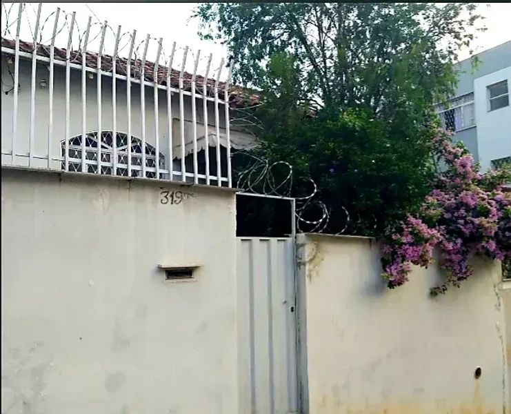 Casa com 3 quartos — Santo Antônio, Belo Horizonte