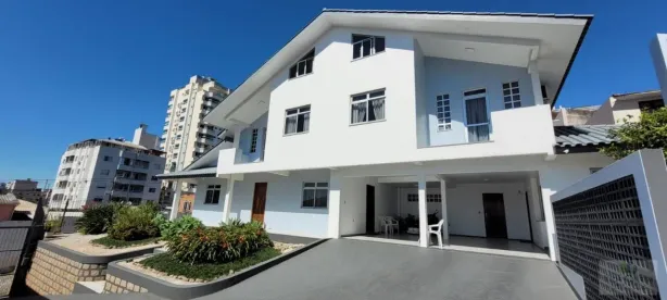 Casa com 4 Quartos à venda, 240m² no Barreiros, São José