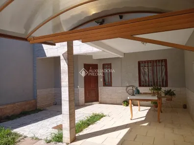 Casa com 2 Quartos à venda, 185m² no Guarujá, Porto Alegre