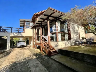Casa com 3 Quartos à venda, 225m² no Rio Tavares, Florianópolis
