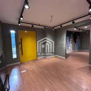 Sala Comercial para alugar, 647m² no Jardim Novo Oásis, Maringá