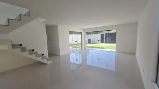 Casa de Condomínio com 3 Quartos à venda, 180m² no Guaratiba, Rio de Janeiro